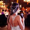 Espalda de vestido de novia con pedreria en tonos blancos y plateados