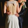 Vestido de novia con espalda abierta circular