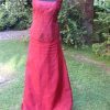 Madrina con vestido rojo italiano
