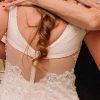 Espalda de vestido de novia con transparencias