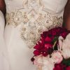 Detalle de pedreria de vestido de novia