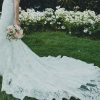 Vestido de novia de encaje con cola amplia