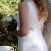 Vestido de novia con cortes simetricos y transparencias