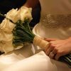 Detalle de cinturon de pedreria del vestido de novia