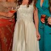Vestido de novia de gasa con escote circular
