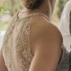 Detalle espalda de encaje de vestido de novia