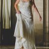 Vestido de novia de encaje bordado en tonos hueso