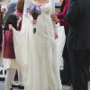 Vestido de novia con mangas desmontables y escote cuadrado