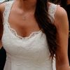 Detalle de encaje francés de vestido de novia usado