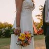 Vestido de novia con top de encaje con pedreria bordada
