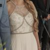 Detalle de top de vestido de novia escote halter con transparencias