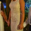 Vestido de novia de organza bordada con corte en la cintura