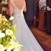 Vestido de novia con espalda abierta en v y pedreria