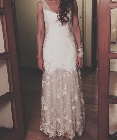 Vestido de novia de tul bordado a mano con mostacillas y cristales