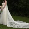 Vestido de novia usado con caida de tul y velo desmontable