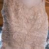 Detalle de pedrería de vestido de novia