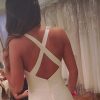 Espalda de vestido de novia cruzada en la misma tela