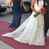Vestido de novia de encaje con corte en la cintura