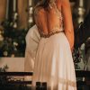 Vestido de novia usado con pedreria bordada a mano y espalda abierta