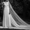 Vestido de novia con velo de tul con bordado a mano