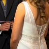 Espalda de vestido de novia con gasa y pedrería