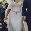 Vestido de novia con alitas desmontables para la ceremonia
