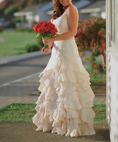 Vestido usado de novia con top de encaje y caida con volumen