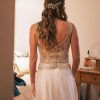 Detalle espalda de vestido de novia usado con pedrería y transparencias