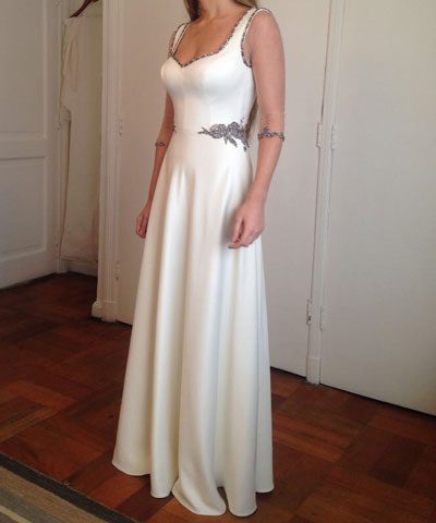 Vestido a la venta de novia bordado a mano hecho por Francisca Larraín