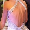 Vestido de novia con espalda abierta hecho por Sofía Larraín