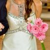 Vestido de novia de seda bordado a mano por Francisca Larrain