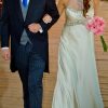 Vestido de novia de seda bordado a mano por Francisca Larrain