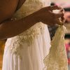 Vestido de novia escote halter con aplicaciones en el top, hecho por Oui Novias