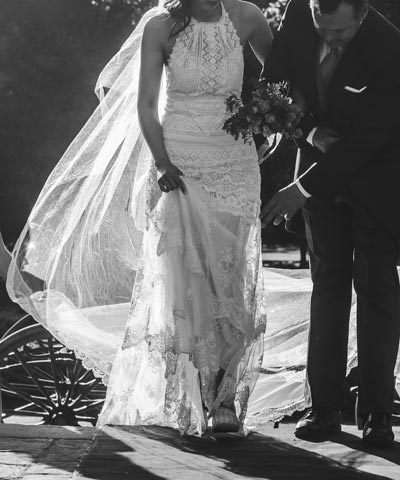 Vestido de novia estilo boho de tu de seda bordado marca Yolan Cris