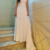 Vestido de novia de gasa con pedrería hecho por Hery Levi