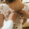Vestido de novia Allure Bridals con encaje y corte sirena