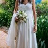 Vestido de novia hecho por Francisca Larraín con pechera de encaje bordada