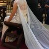 Vestido de novia Jenny Packham con pedrería y corte en la cintura