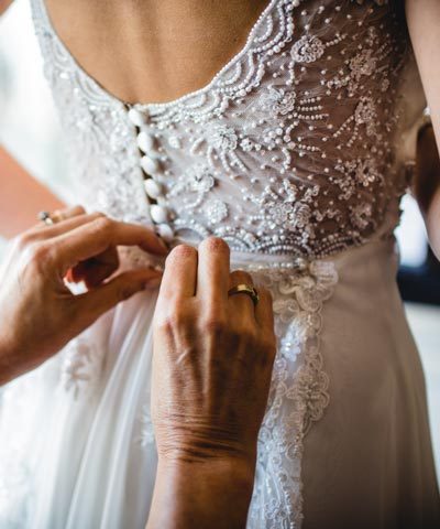 Vestido de novia Trío en venta con bordados a mano