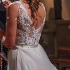 Vestido de novia con pedrería bordada a mano