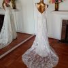 Vestido de novia de encaje hecho por Sandra Bravo