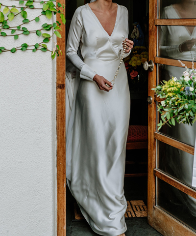 novia de seda mangas hecho por Maria Velo Chile | EntreVestidos.cl